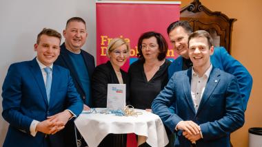 Redner und Ehrengäste des pol. Aschermittwochs. V.l.n.r. Jeremy Ziron, Sven Gerbeth, Anita Maaß, Ulrike Harzer MdB, Nico Tippelt MdB, Philipp Hartewig MdB